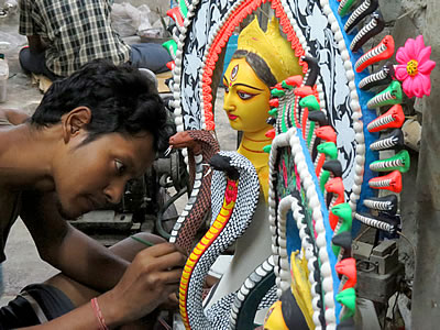 Kolkata Kumartuli statue painter (c) 2013 by John Goss